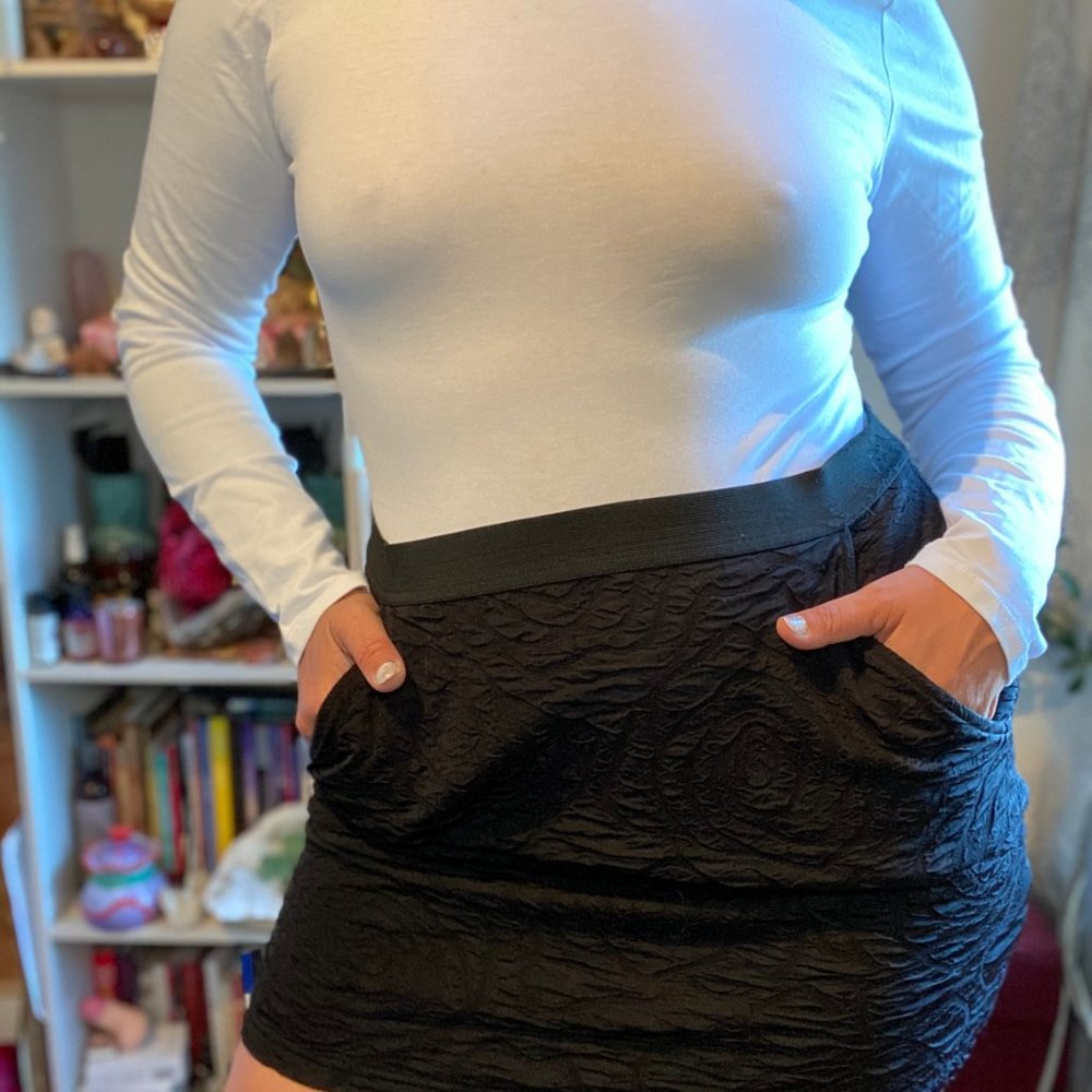 Black Ruched Mini Skirt - Picture 3 of 3